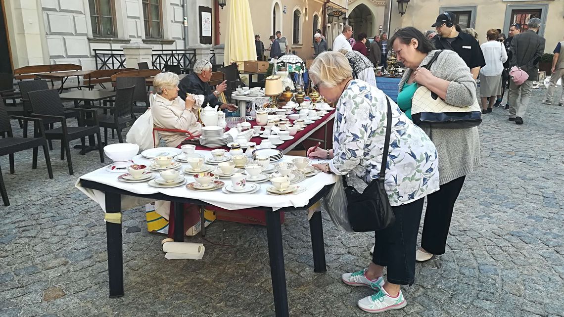 Giełda staroci w Lublinie: Sprzedawcy zbierali podpisy, nie podoba im się decyzja miasta Giełda staroci w Lublinie: Sprzedawcy zbierali podpisy, nie podoba im się decyzja miasta