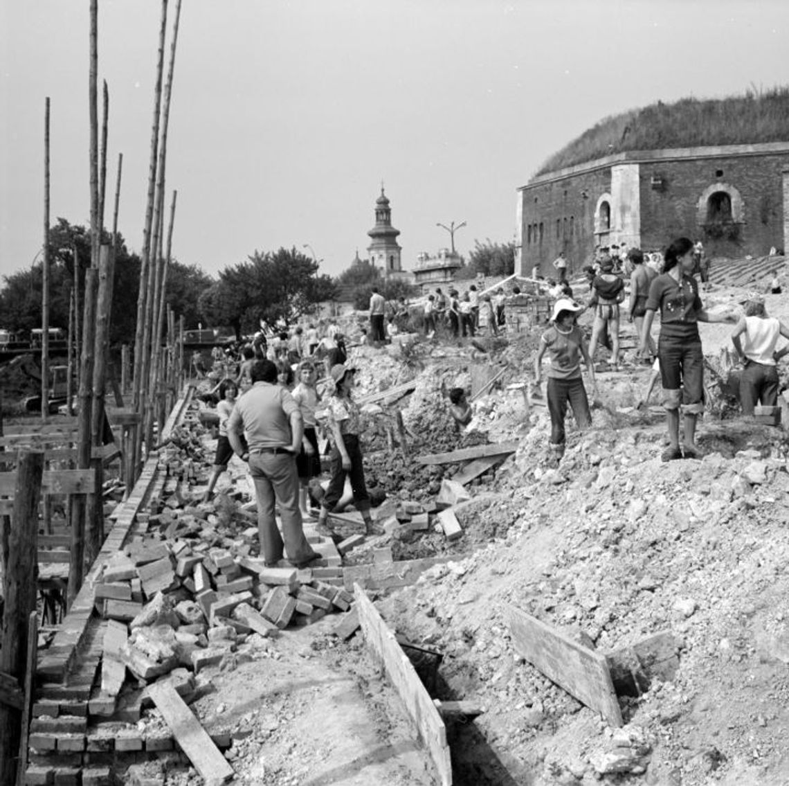 Gierkowskie eldorado w kurzu i rusztowaniach. Zamość cofa się do czasów wielkiej przebudowy Stary Zamość