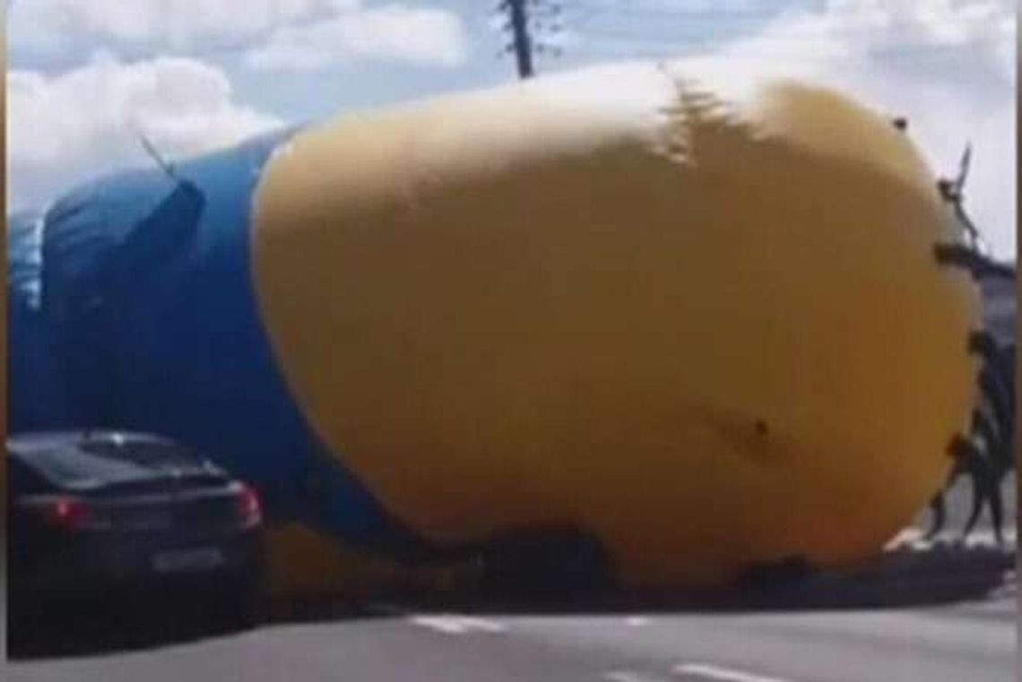 Gigantyczny Minionek zablokował drogę w Dublinie (wideo)