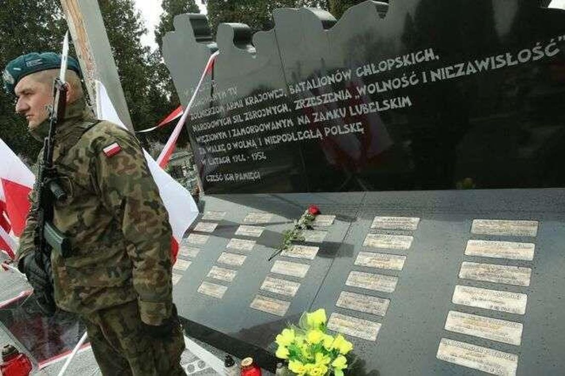 „Ginę za to, co najgłębiej człowiek ukochać może”. Wciąż szukają pomordowanych na Zamku Lubelskim