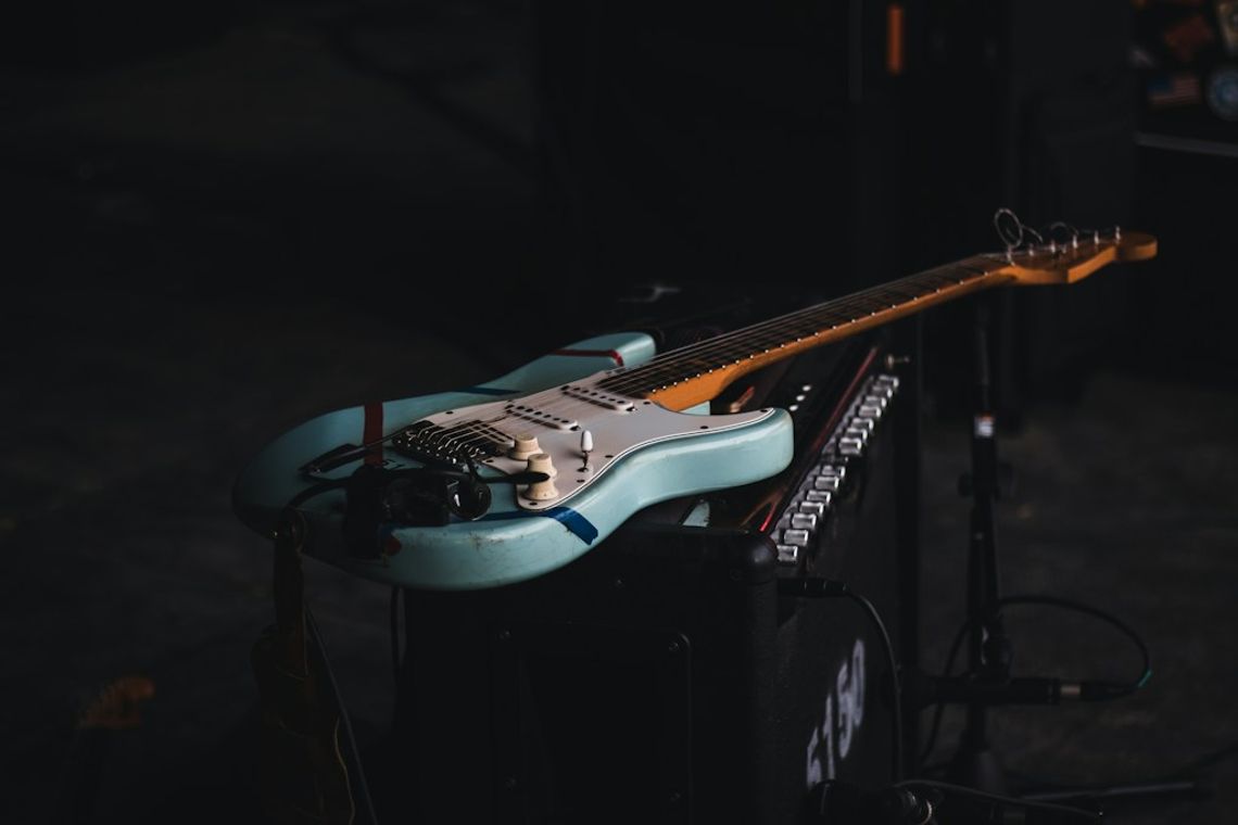 Gitara elektryczna dla początkujących: jak wybrać pierwszy instrument?