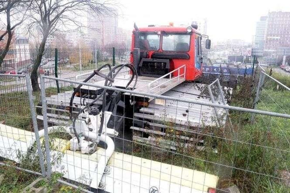Globus zbroi się na zimę. Szuka ratraka i armatek śnieżnych