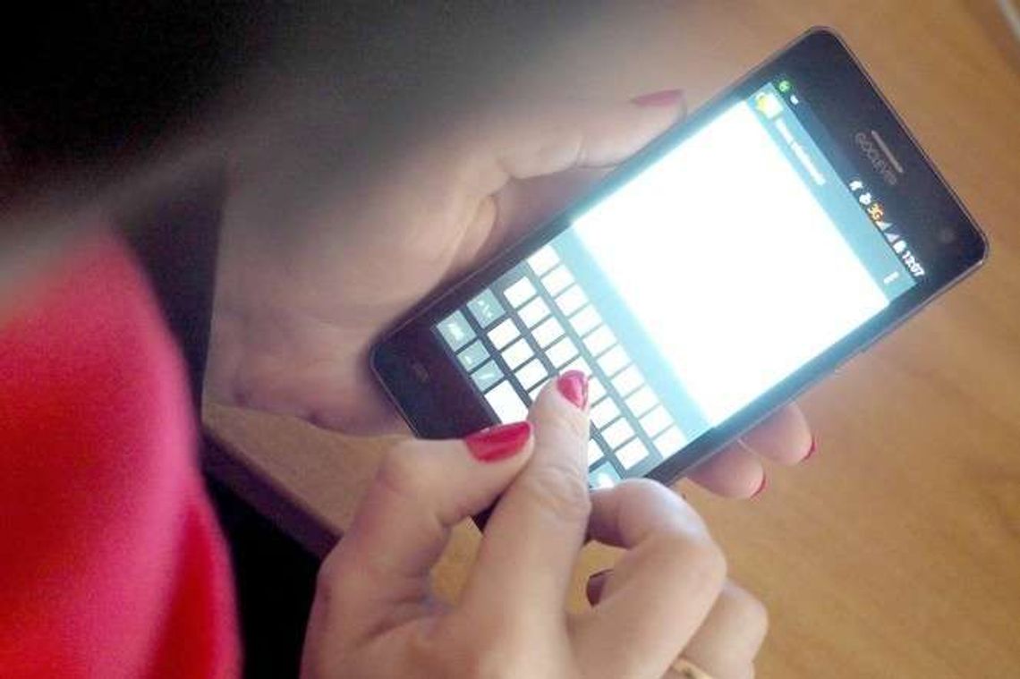 Głuche telefony w Urzędzie Marszałkowskim. Od roku urzędnicy mają problem z brakiem zasięgu