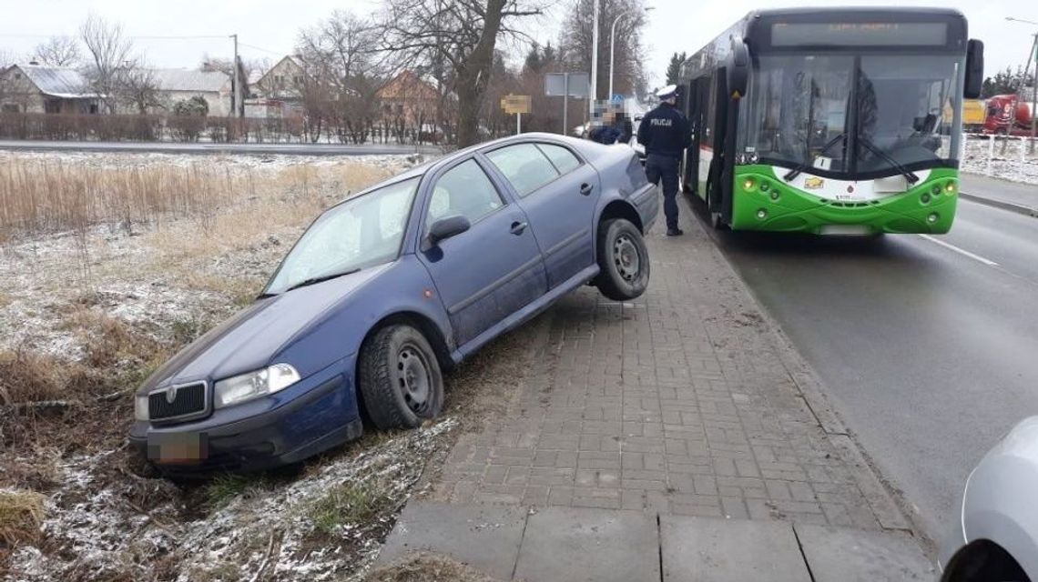 Gmina Mełgiew: zderzenie autobusu ze skodą