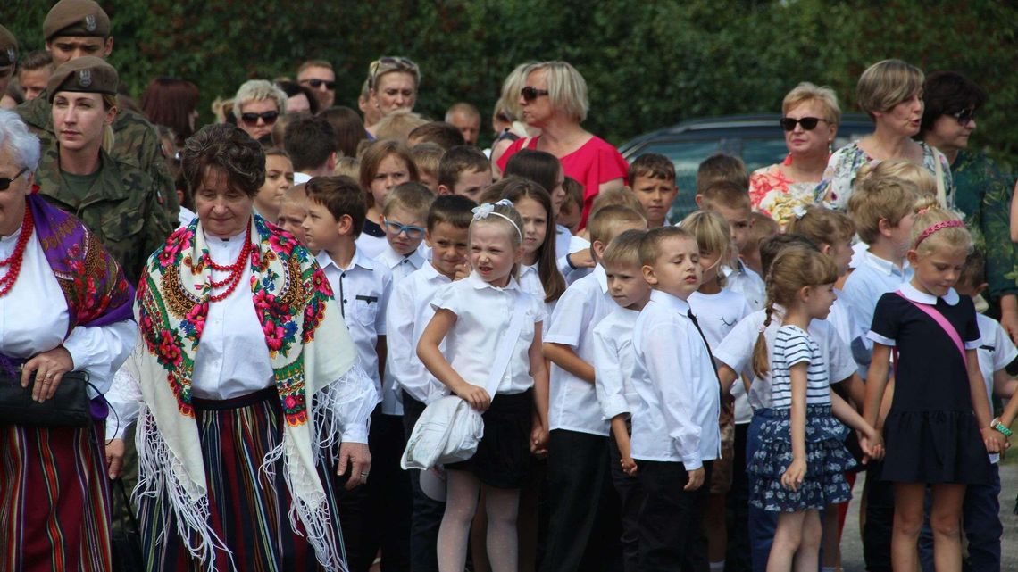 Gmina nie oszczędza na oświacie. 100-lecie szkoły w Sworach [ZDJĘCIA]