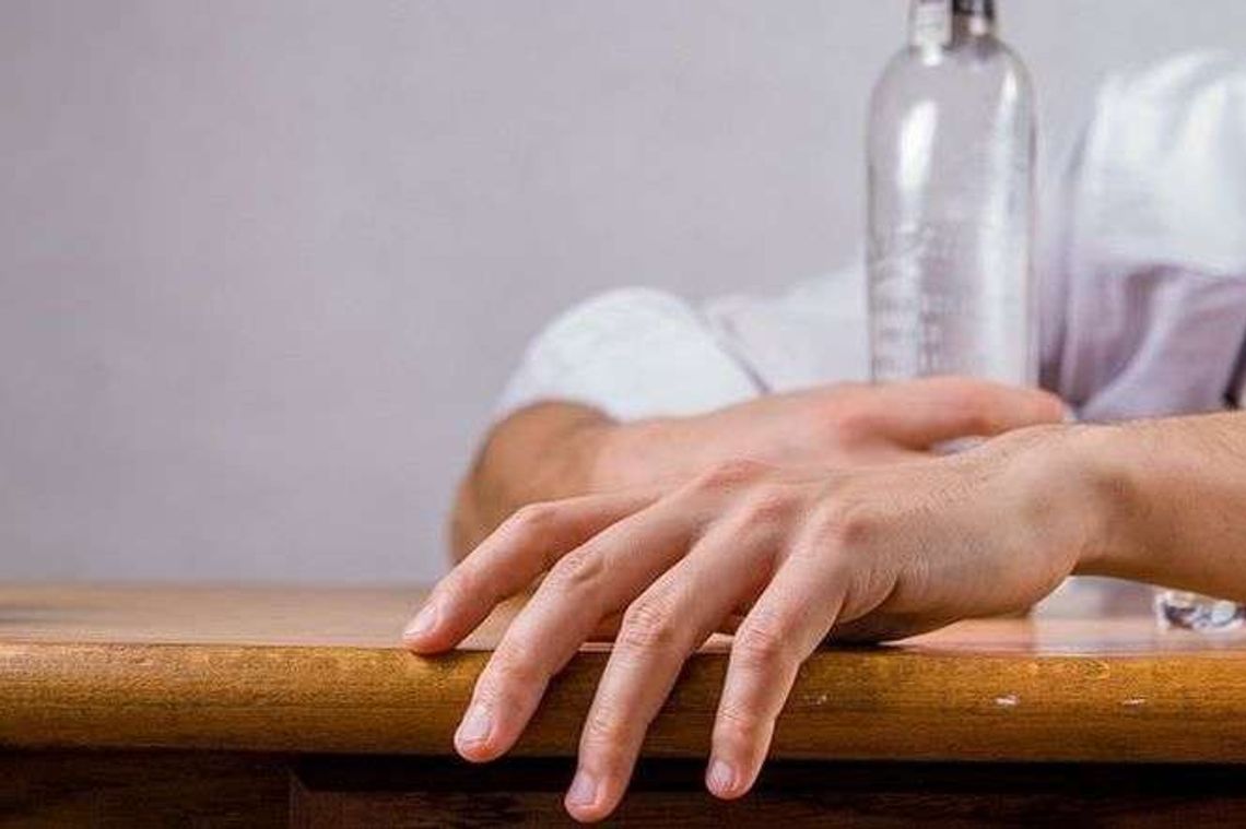 Gmina nie wynajmie już świetlicy na osiemnastkę. "Ślady trampek na suficie, roztrzaskane umywalki"