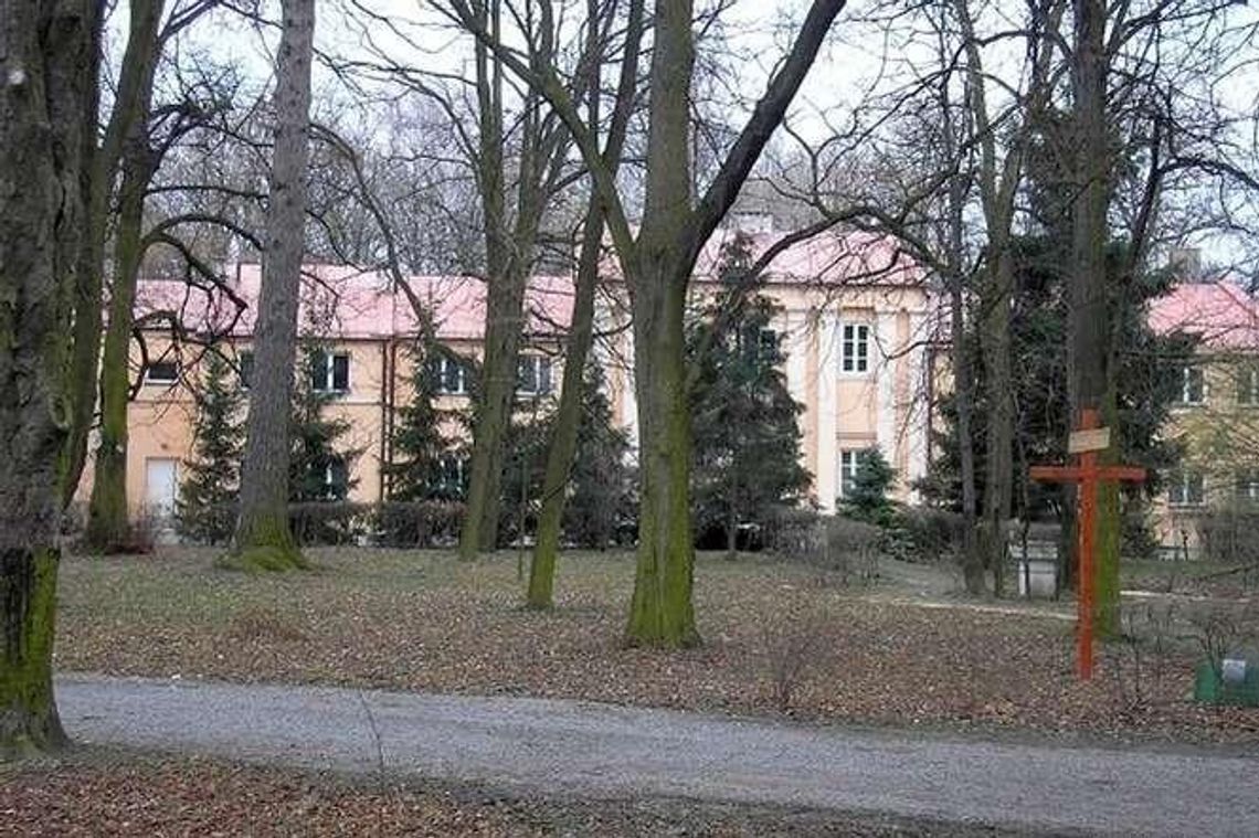 Gmina sprzedaje pałac z parkiem i stawem. Cena? 920 tys. zł