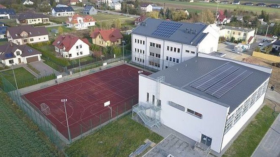 Gmina za miliony rozbudowała szkołę, a po dwóch latach brakuje miejsca dla dzieci