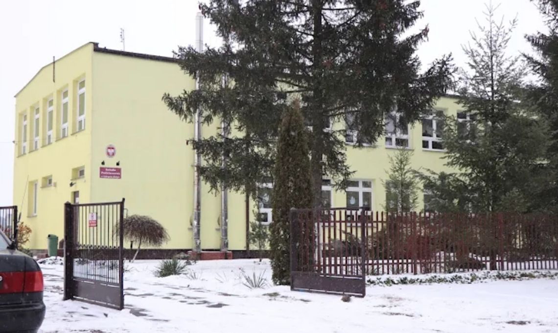 Gmina Zalesie szuka oszczędności. Dwie szkoły zagrożone Dobryń Duży_szkoła