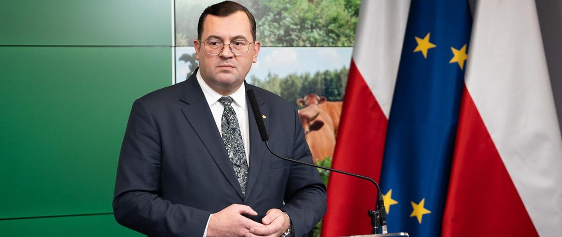 Gnojowica pod posesją ministra Krajewskiego w Podlaskiem — rolnik usłyszał zarzuty