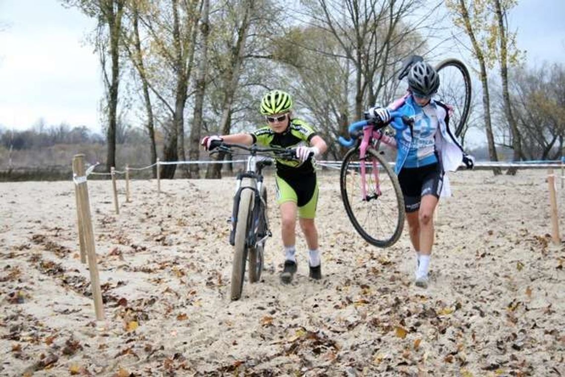 Godzina w piekle w Puławach. Zawody w kolarstwie przełajowym