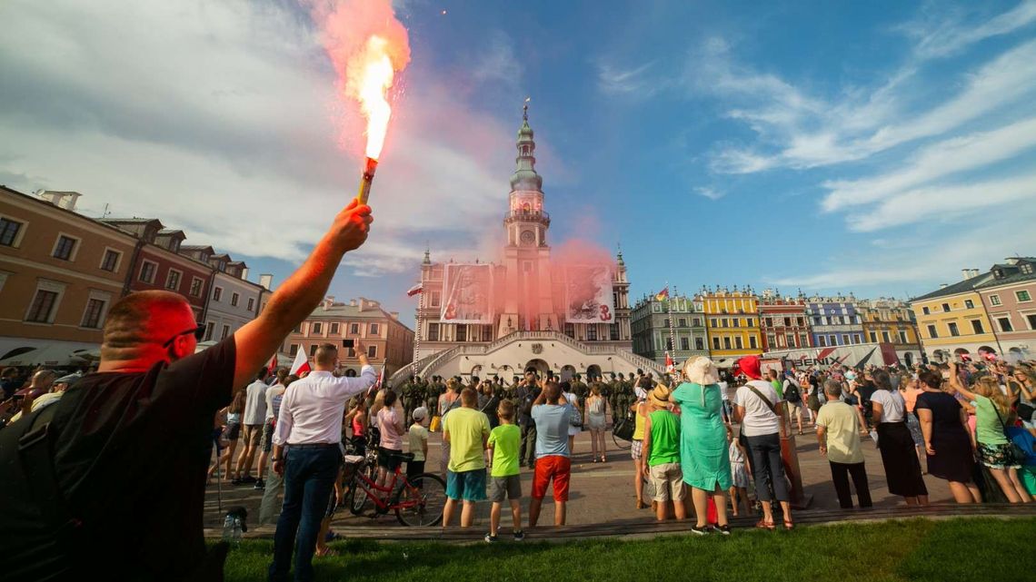 Godzina "W" w Zamościu. Zdjęcia powstańców zawisły na Ratuszu