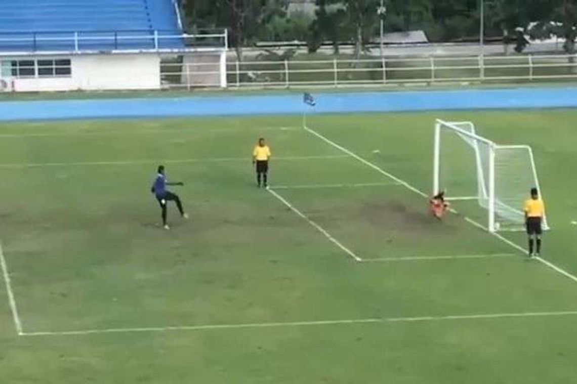 Gol kuriozum. Ten karny przejdzie do historii [wideo]