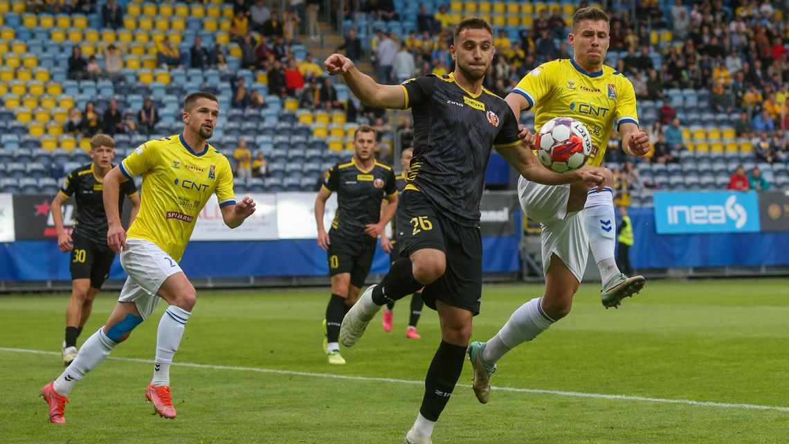 Gol z połowy boiska, ponad 100 minut gry, Motor i Znicz Pruszków na remis po szalonym meczu [zdjęcia, wideo]