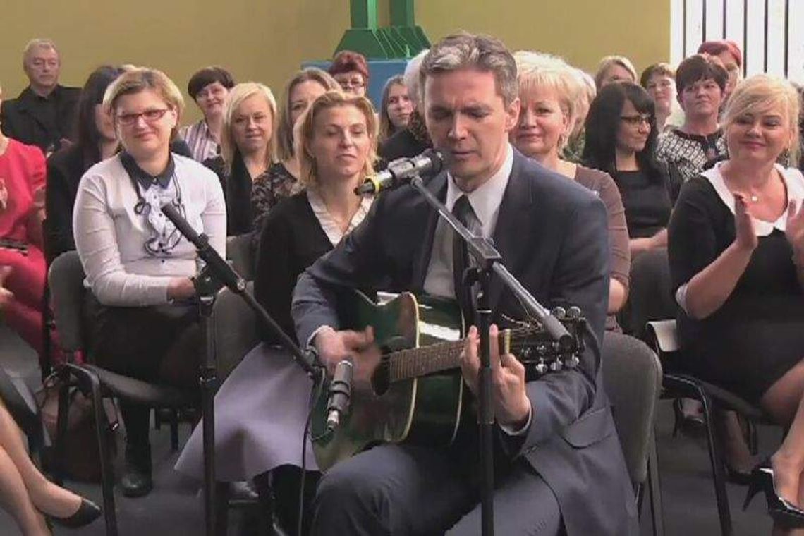 Gołąbki, gitara i "Bronkobus", czyli pierwszy weekend kampanii prezydenckiej