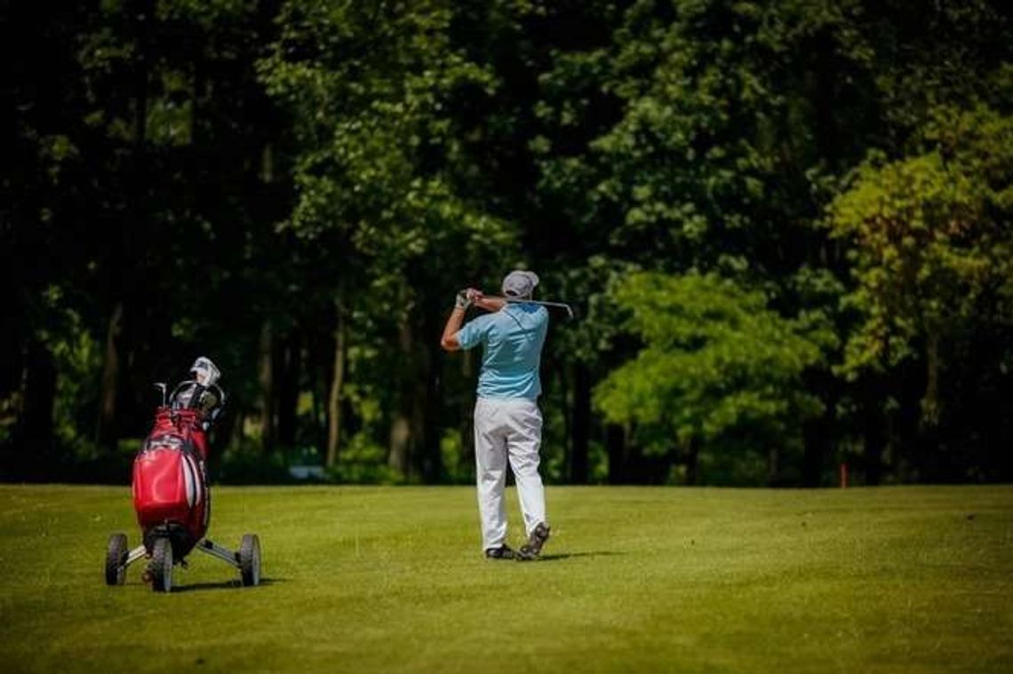 Golf to gra dla każdego. Co trzeba wiedzieć zanim zaczniesz grać?