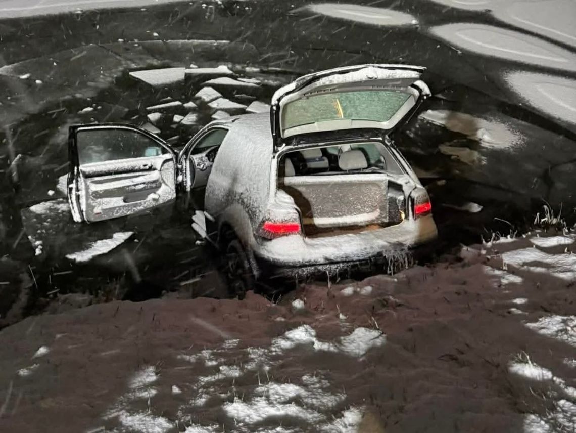 Golf w stawie, Audi na zderzaku. Dwie kolizje w powiecie krasnostawskim