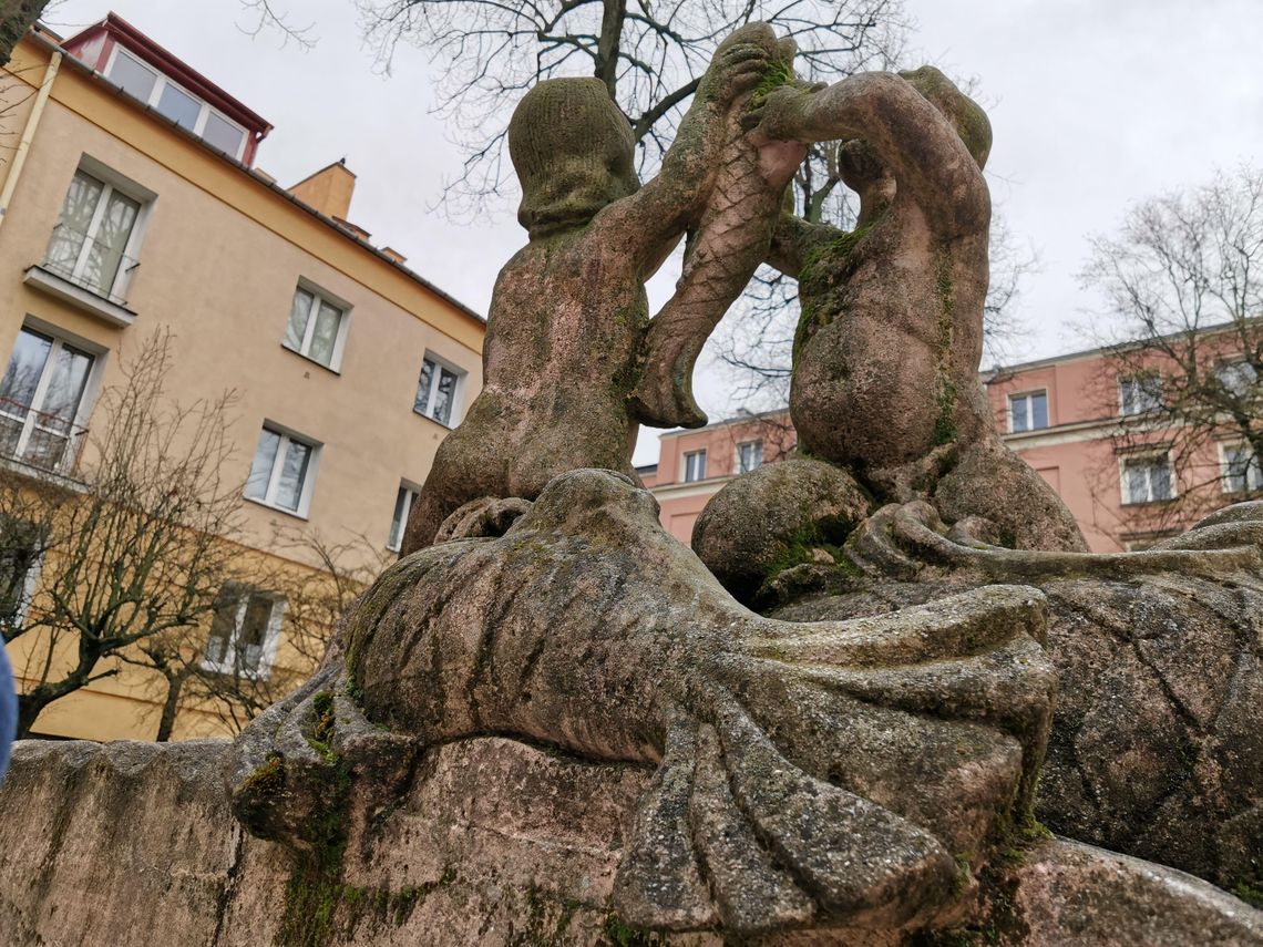 Goły chłopiec w kominiarce. Zaskakujące losy lubelskiej fontanny