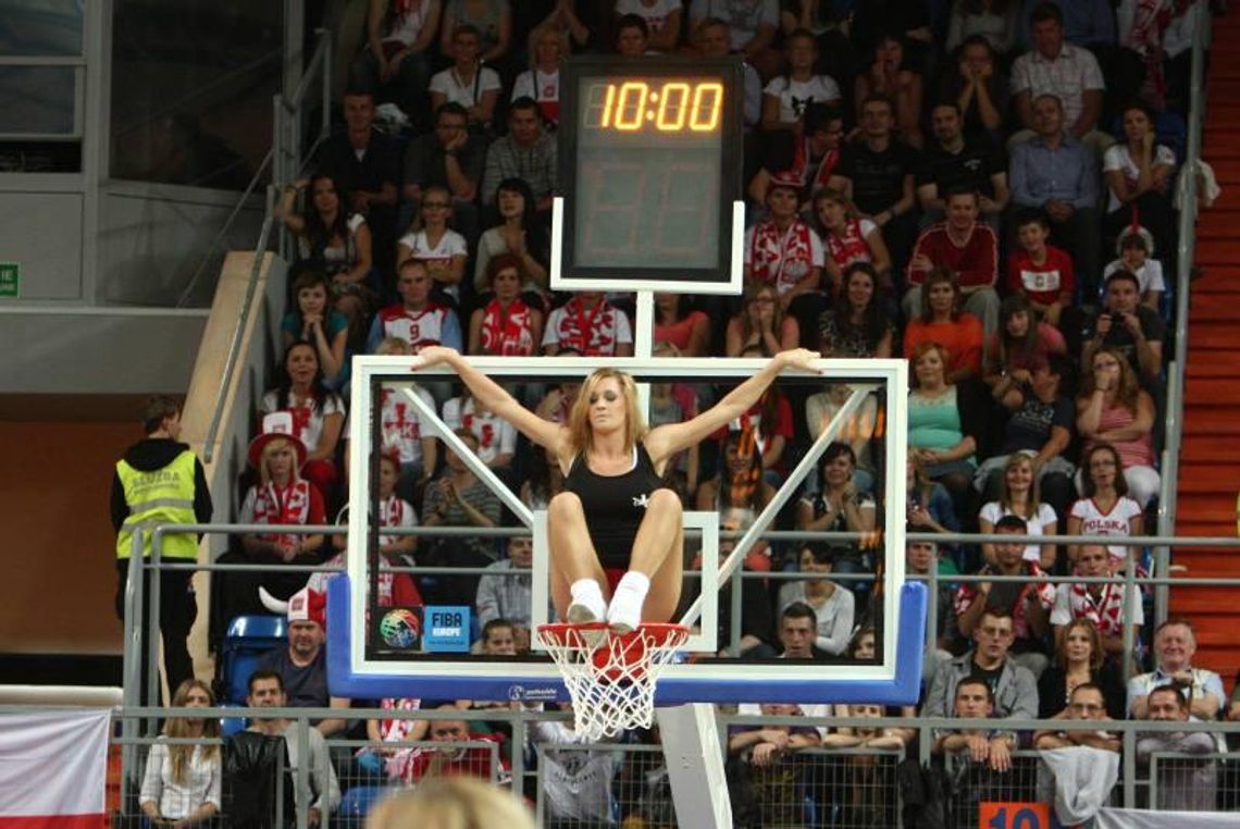 Gorąco między kwartami! Cheerleaderki na meczu Polska - Albania