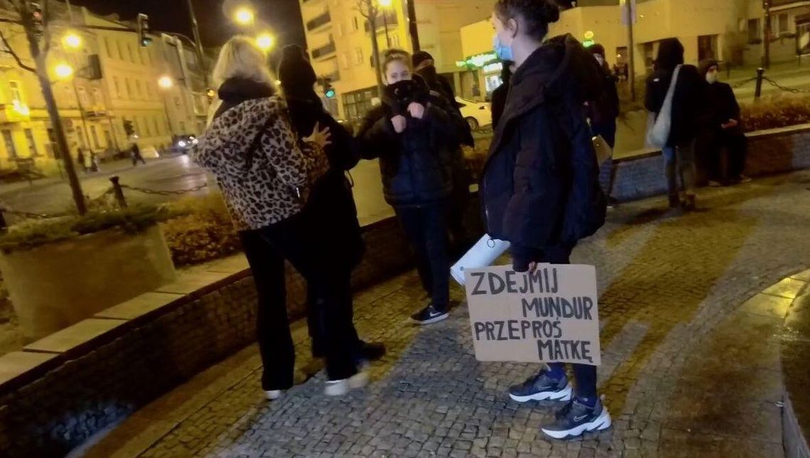 Gorąco na proteście w Lublinie. Policja zastąpiła drogę manifestującym