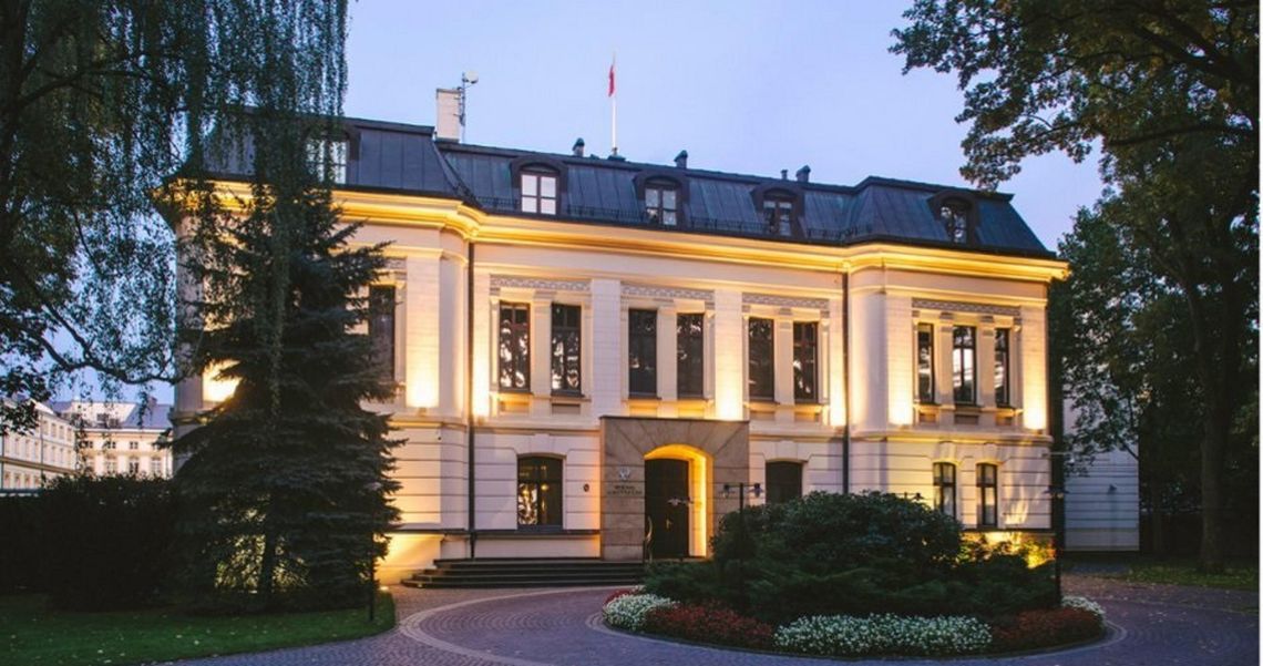 Gorąco wokół Trybunału Konstytucyjnego. Tusk mówi o przywracaniu praworządności, Nawrocki wraca do kraju Gorąco wokół Trybunału Konstytucyjnego. Tusk mówi o przywracaniu praworządności, Nawrocki wraca do kraju