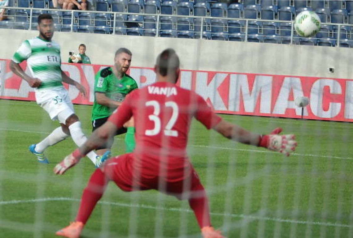 Górnik Łęczna - Lechia Gdańsk 1:2. Część trybun pusta. Kibice utrudniali kupno biletów