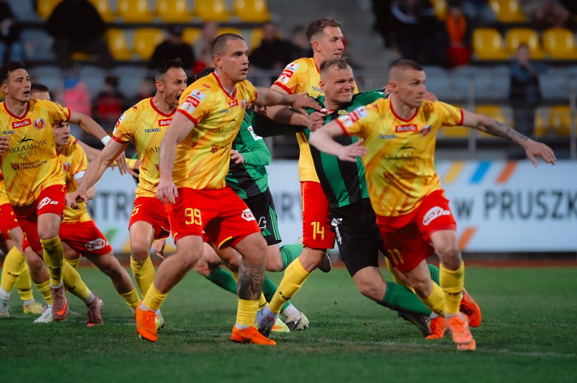 Górnik Łęczna odrobił punkt do Stali Mielec. Wyniki i tabela Betclic I Ligi