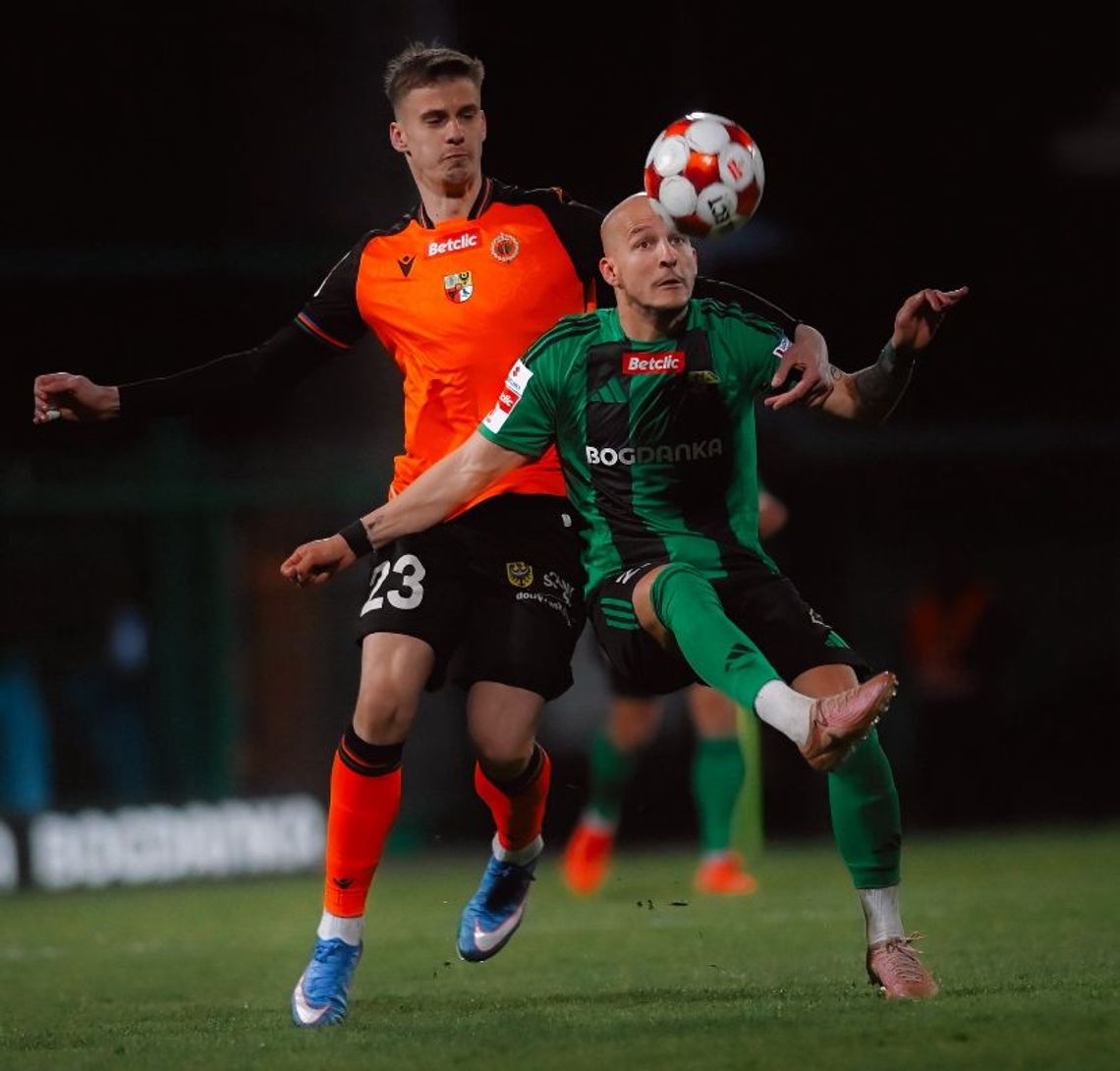 Górnik Łęczna pokonuje Chrobrego Głogów. Adam Deja bohaterem