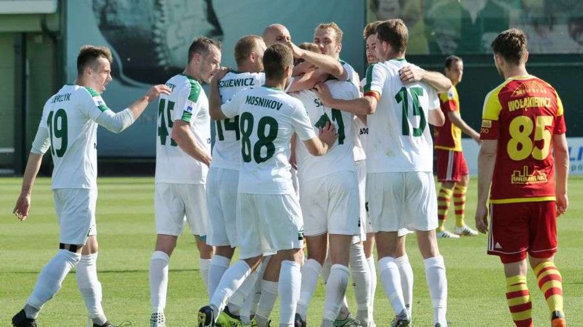 Górnik stopniowo pnie się w górę