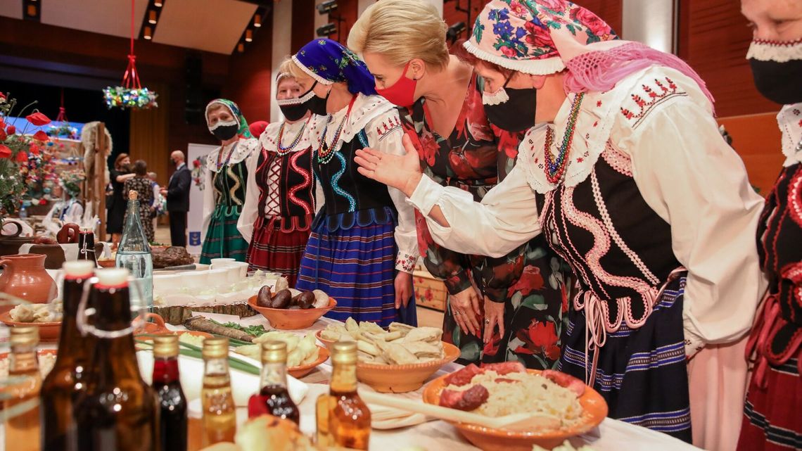 Gospodynie z Zagród częstowały Pierwszą Damę. Tym razem poza podium Gospodynie z Zagród częstowały Pierwszą Damę. Tym razem poza podium