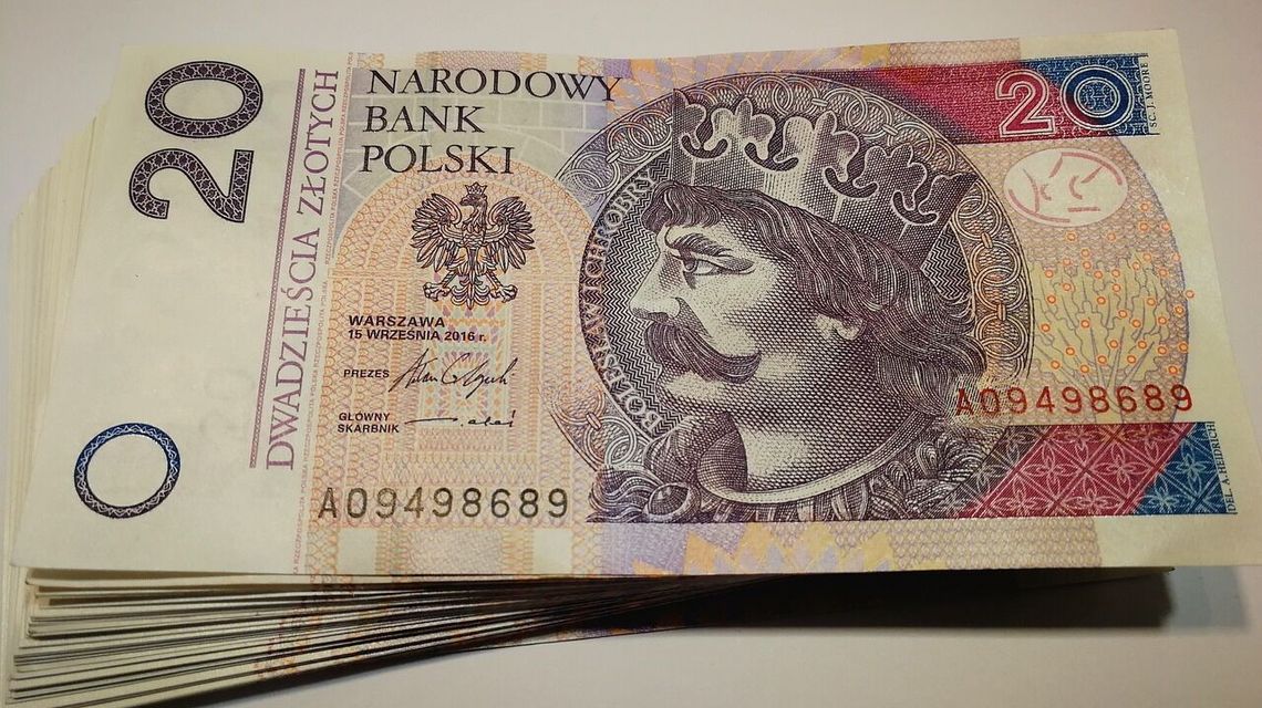 Gotówka leżała przy bankomacie. Kto zgubił pieniądze?