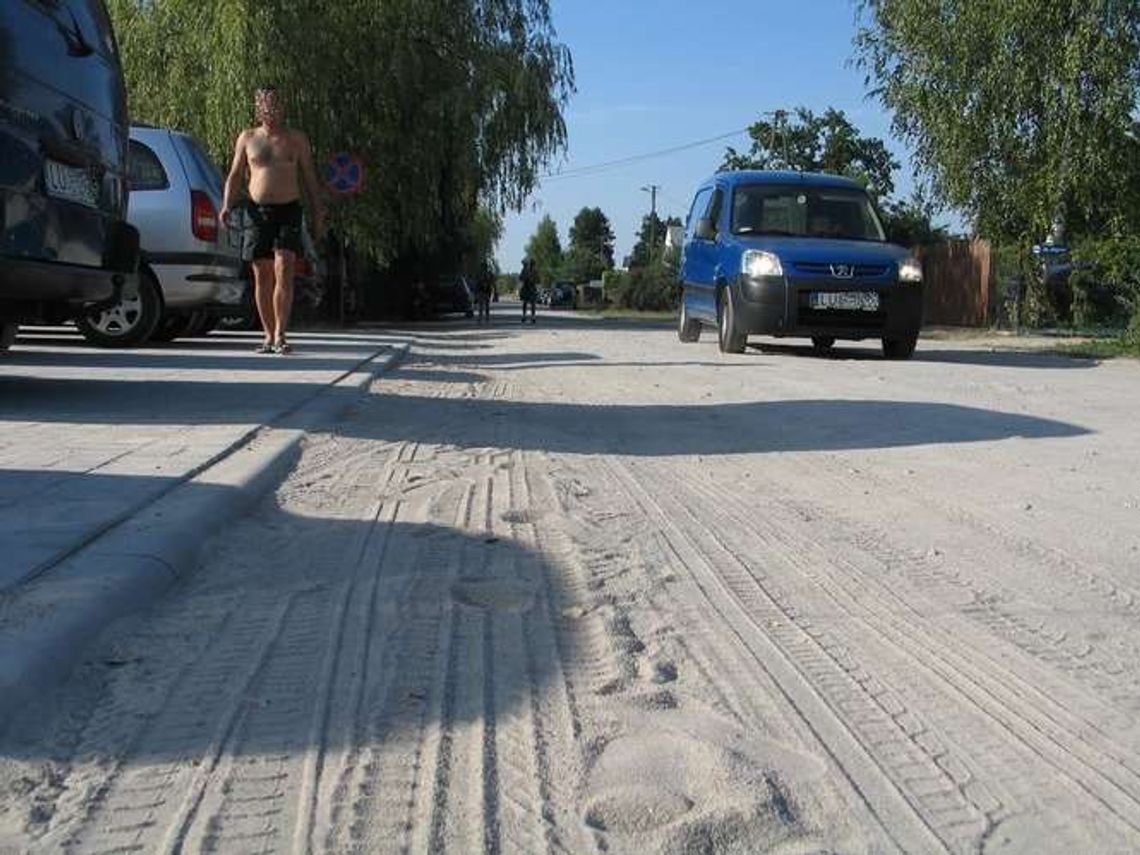 Grabniak: Kąpielisko nad jeziorem Rotcze tonie w kurzu Grabniak: Kąpielisko nad jeziorem Rotcze tonie w kurzu