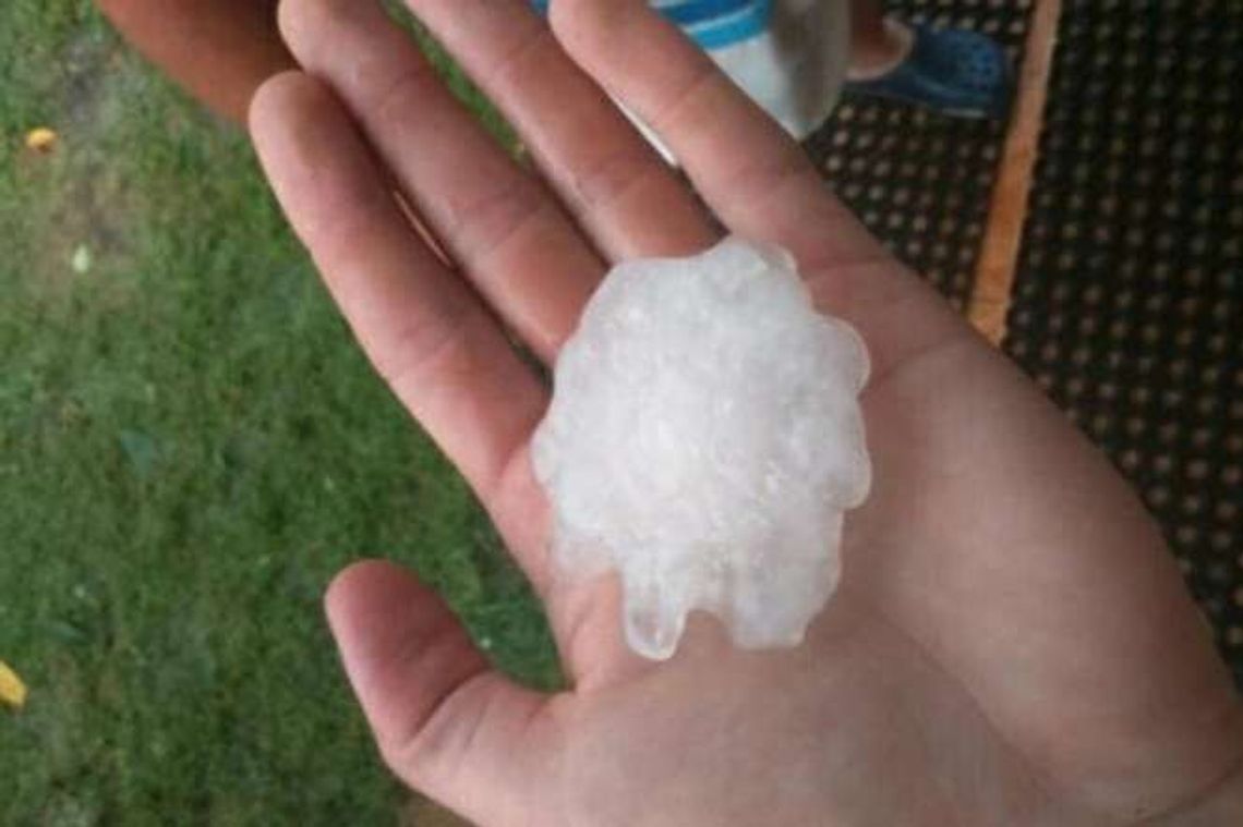 Grad wielkości kurzych jaj na pojezierzu łęczyńsko-włodawskim. Idzie ochłodzenie i burze