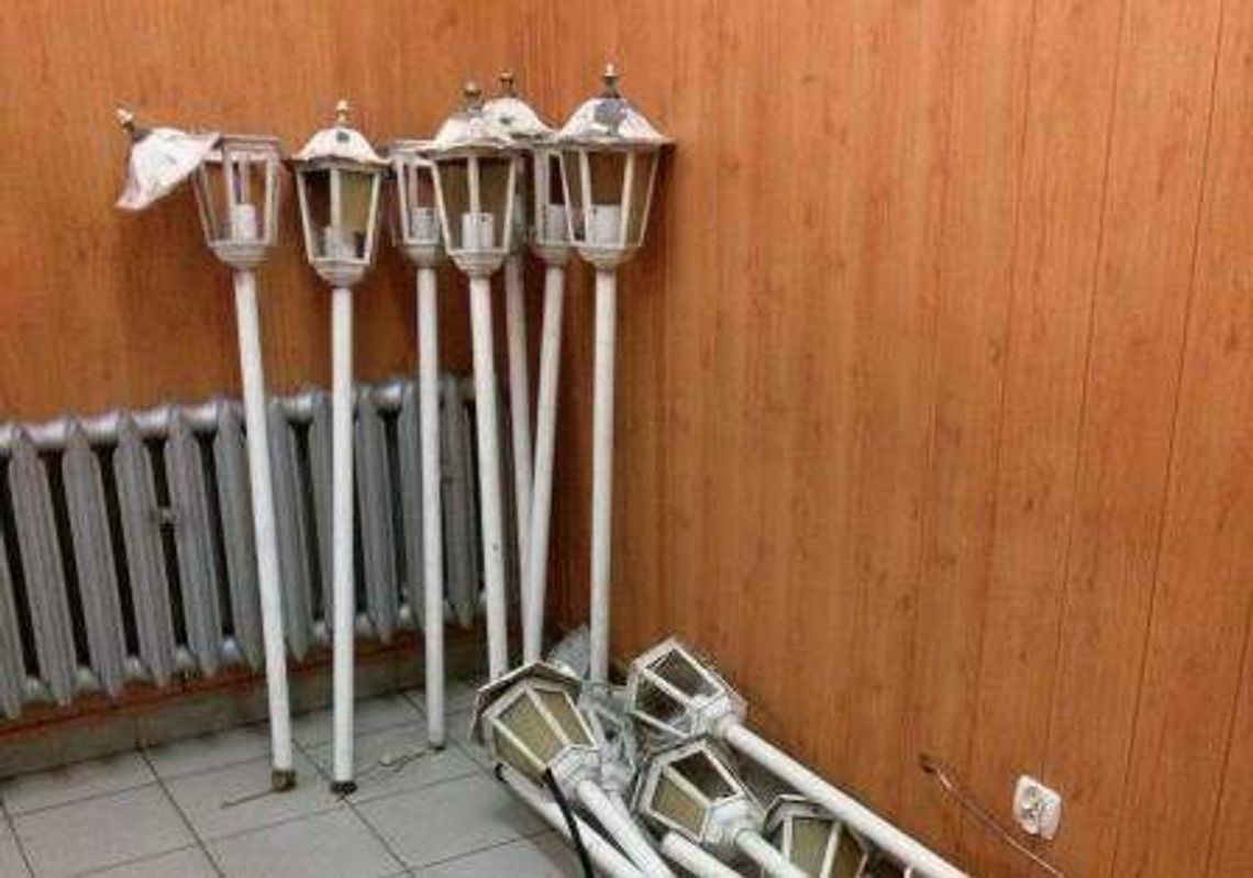 Graffa: Złodzieje ukradli 14 latarni ogrodowych
