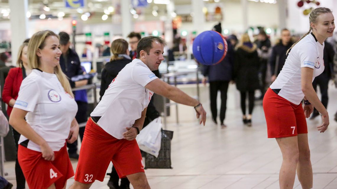 Grają w piłkę na rolkach. Reprezentacja Polski w rollballu zaprezentowała się w Lublinie