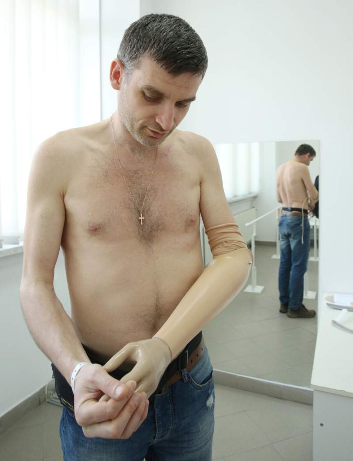 Granat wybuchł mu w dłoni. Bogdanka ufundowała protezę bojownikowi z Majdanu