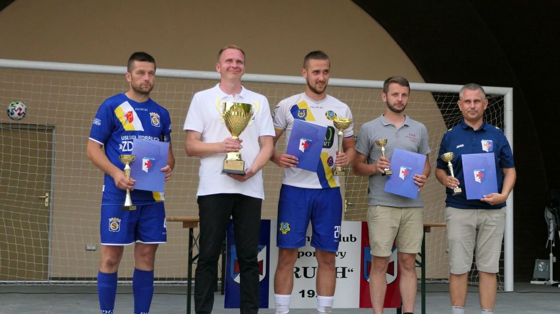 Granit Bychawa najlepszy w Izbicy, czterech ważnych piłkarzy odchodzi