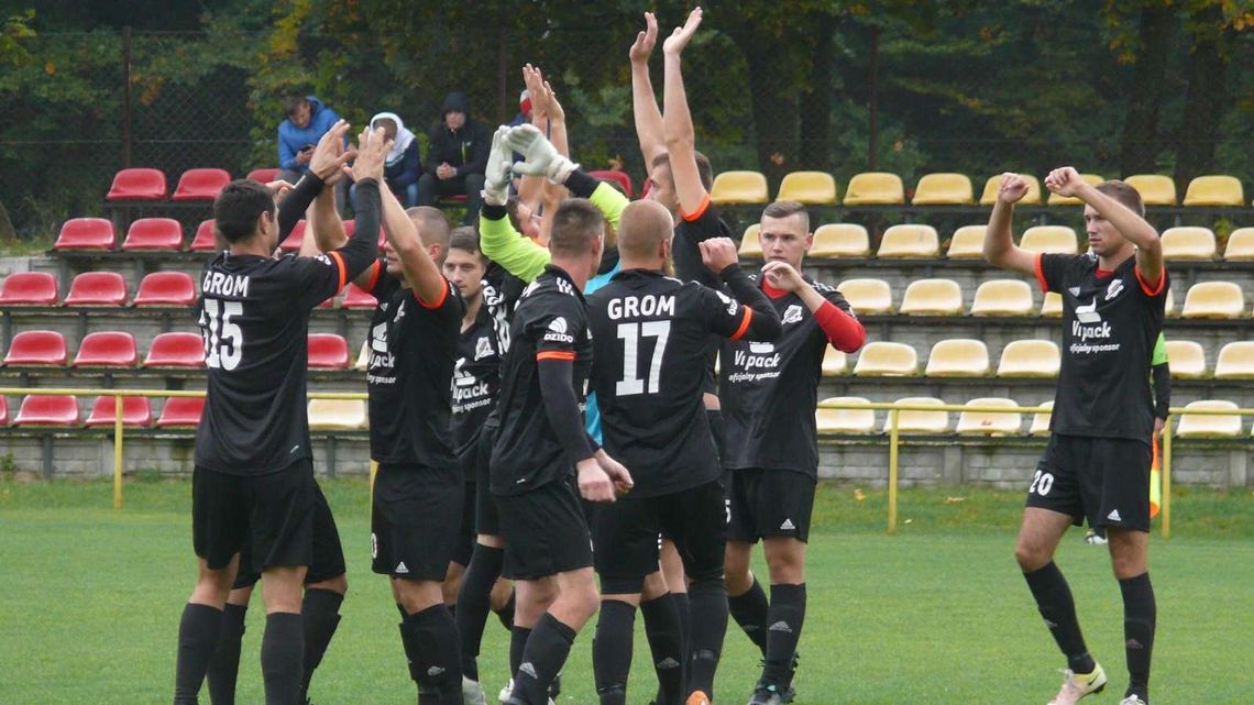 Grom bezlitosny dla Victorii. Wyniki zamojskiej klasy okręgowej Grom bezlitosny dla Victorii. Wyniki zamojskiej klasy okręgowej