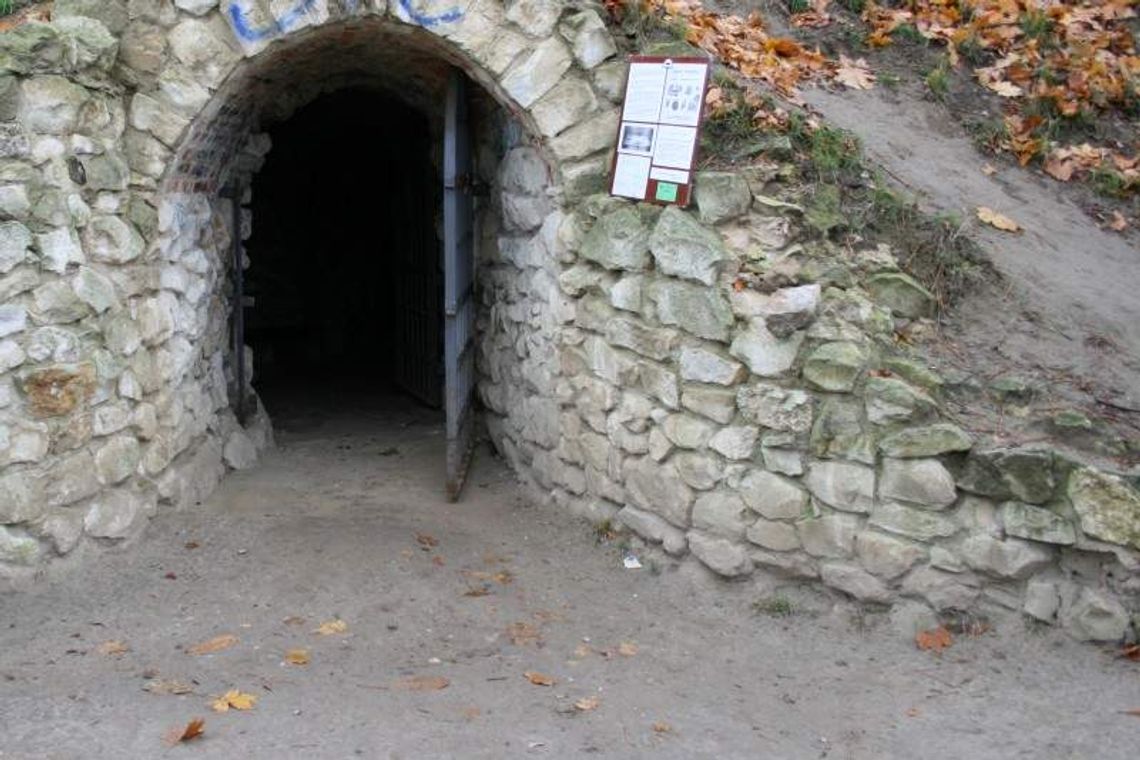 Groty w Puławach zamknięte. "Nie możemy narażać turystów"