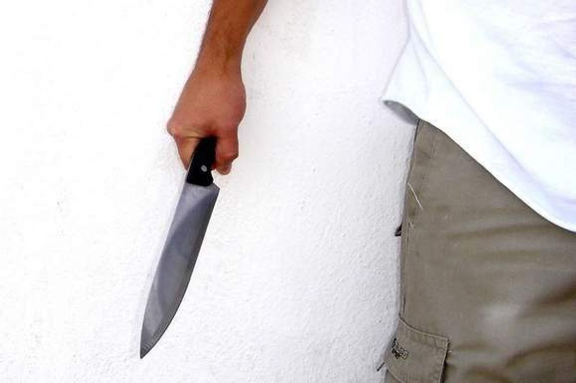 Groził nożem sprzedawczyni. Chciał dwa piwa