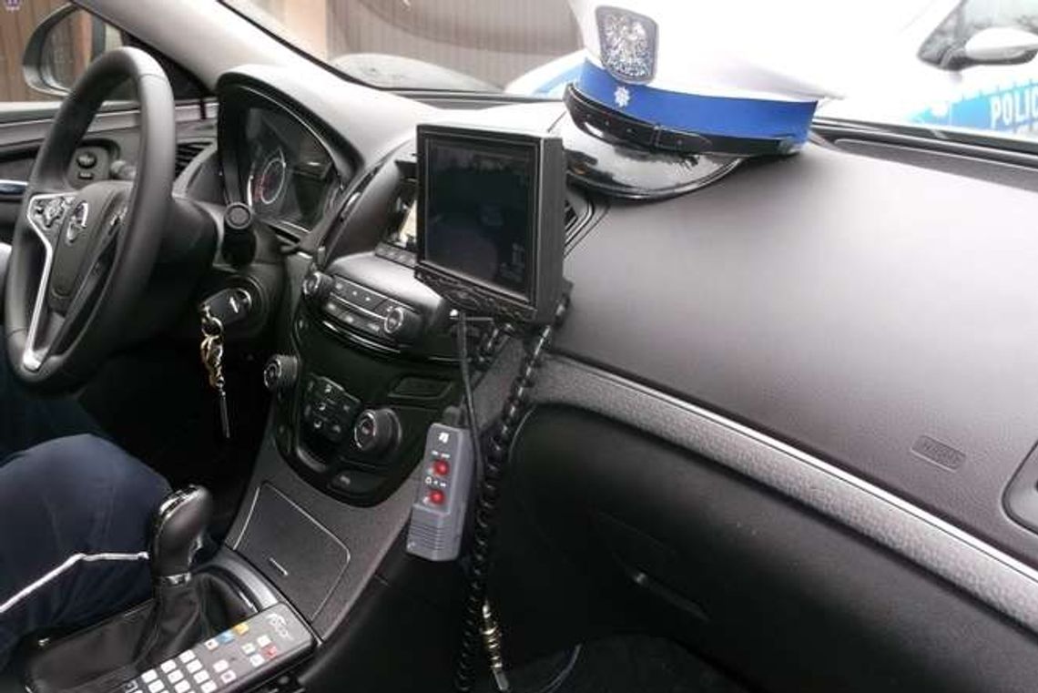 Groził policjantom wyrzuceniem z pracy. Mówił, że boli go ząb