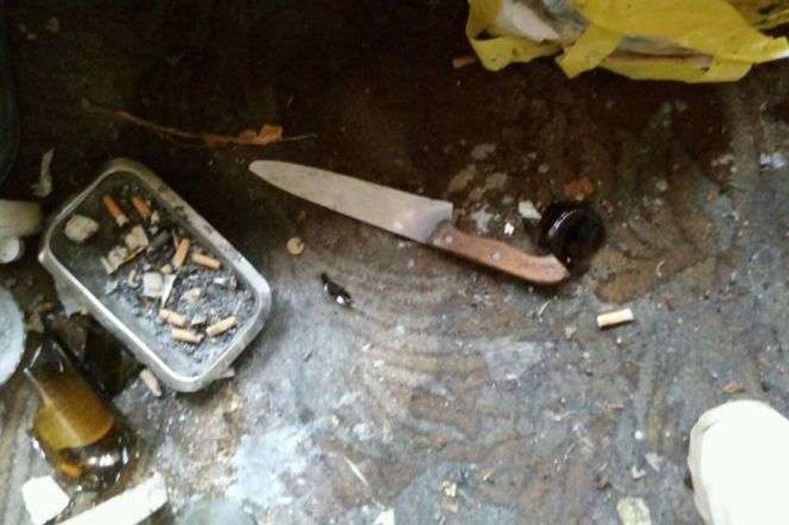 Grozili nożem ekspedientce. Ukradli ze sklepu cztery piwa 