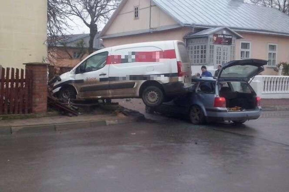 Groźne zderzenie aut. 20-latek stracił prawo jazdy 