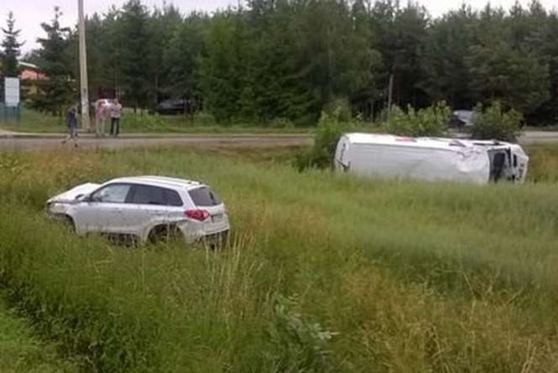 Groźny wypadek. Bus nie zatrzymał się przed znakiem "stop"