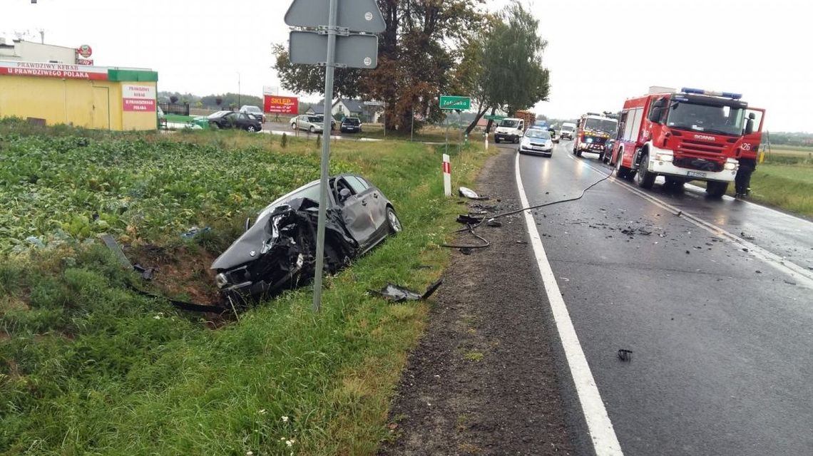 Groźny wypadek na drodze Lublin - Łęczna. Trzy osoby w szpitalu 