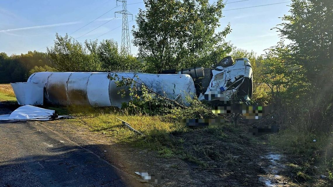 Groźny wypadek w Uściążu. Trzy osoby w szpitalu Groźny wypadek w Uściążu. Trzy osoby w szpitalu