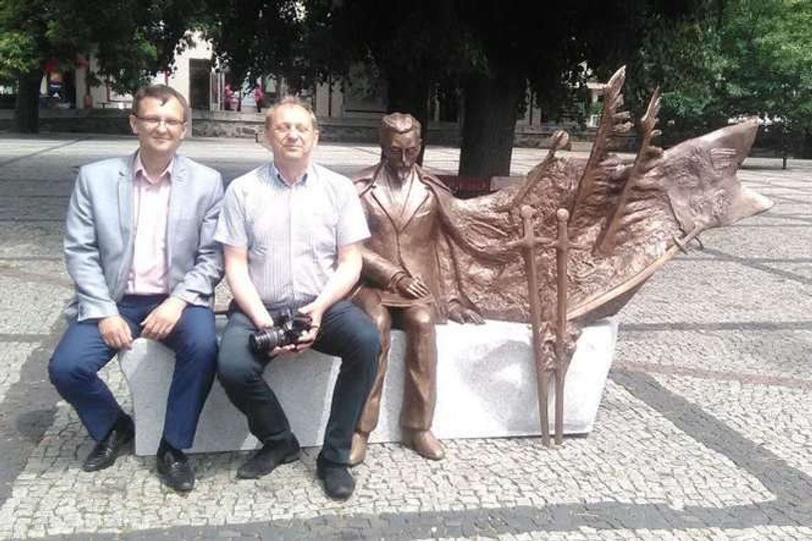 Grunwald, husaria i Sienkiewicz na jednej ławce. "Rzeźba jest dosyć nowatorska"