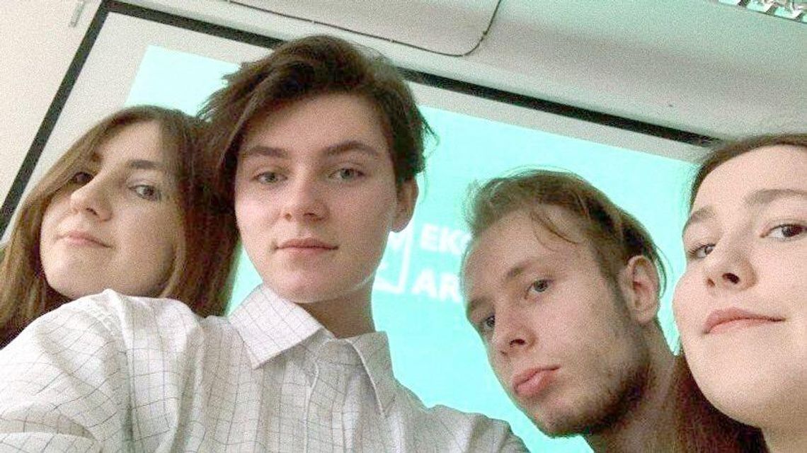 Grupa Ekoart pokazuje młodszym kolegom, jak dbać o środowisko