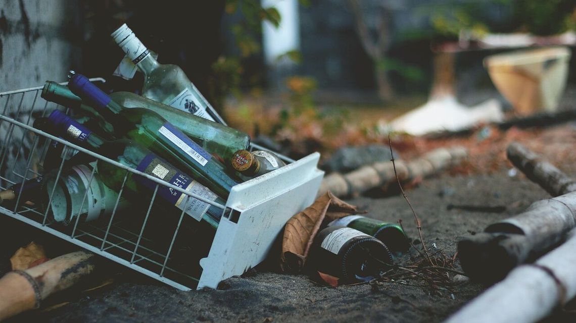 Grupa nietrzeźwych nastolatków w Zamościu. Tragedii zapobiegły dwie policjantki Grupa nietrzeźwych nastolatków w Zamościu. Tragedii zapobiegły dwie policjantki