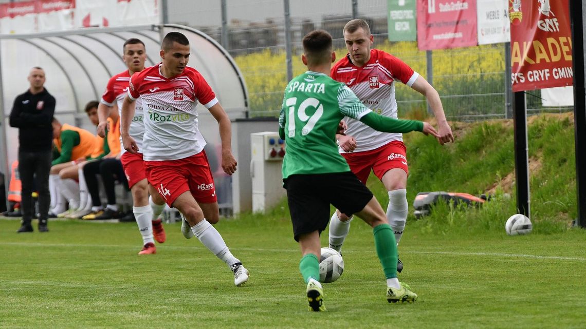Gryf – Sparta 6:2, pierwsza porażka Huraganu od września i pozostałe wyniki Hummel IV ligi Gryf – Sparta 6:2, pierwsza porażka Huraganu od września i pozostałe wyniki Hummel IV ligi